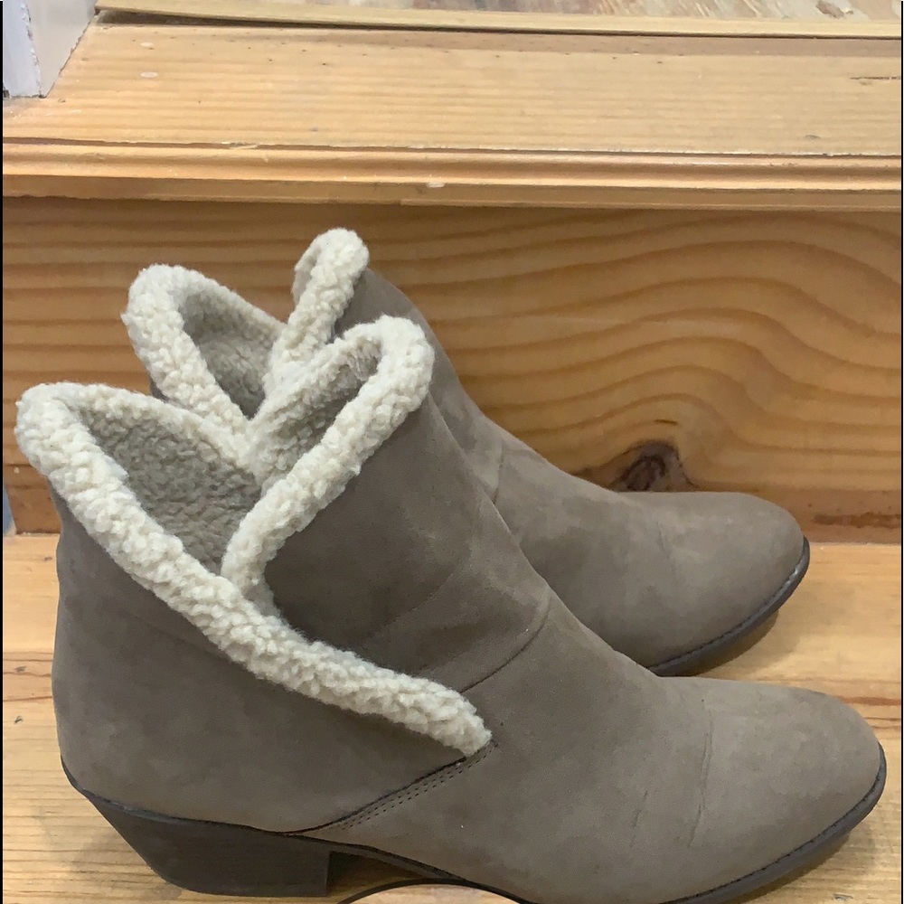 Woman’s shoes